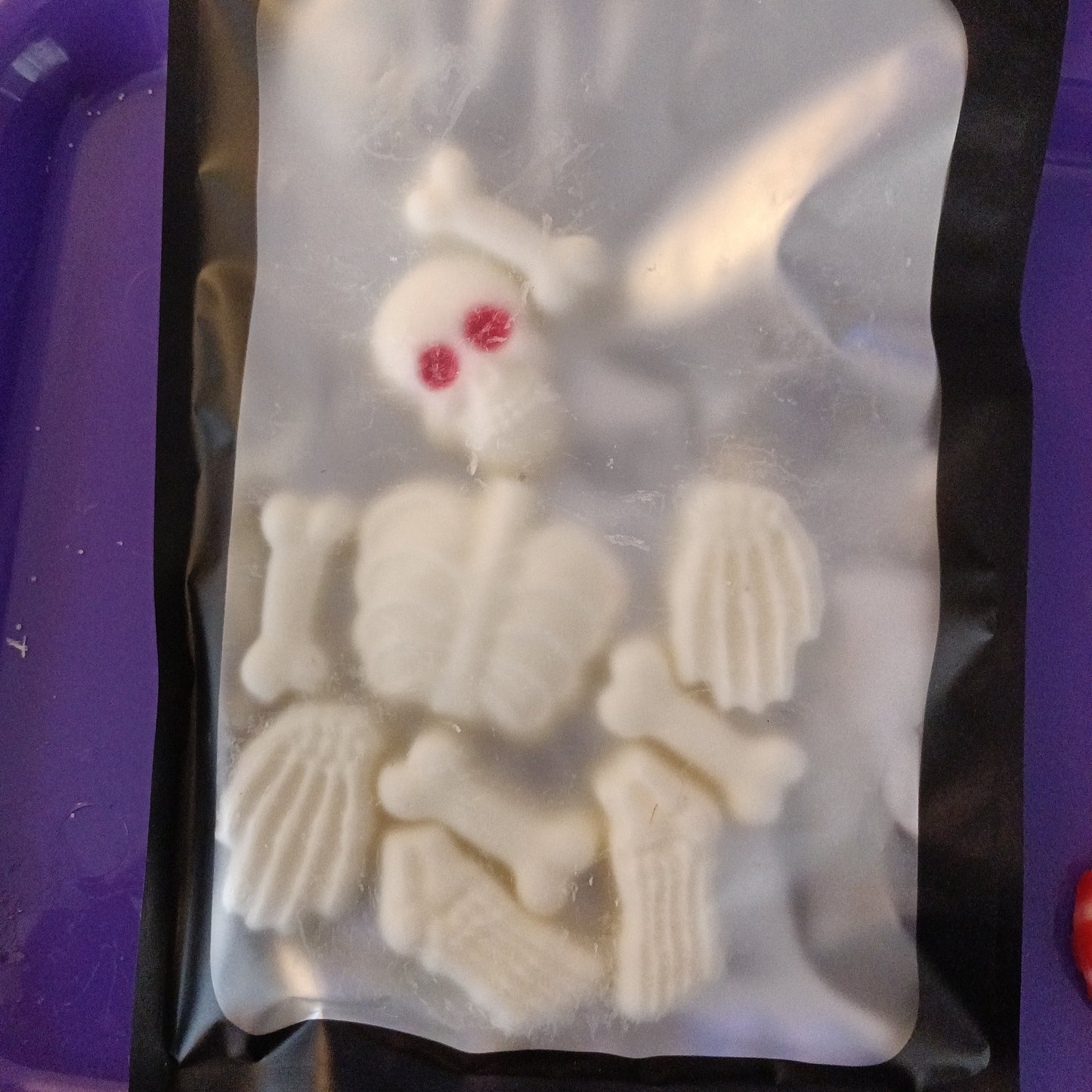 Skeleton, vampire teeth and brains 🧠wax melts