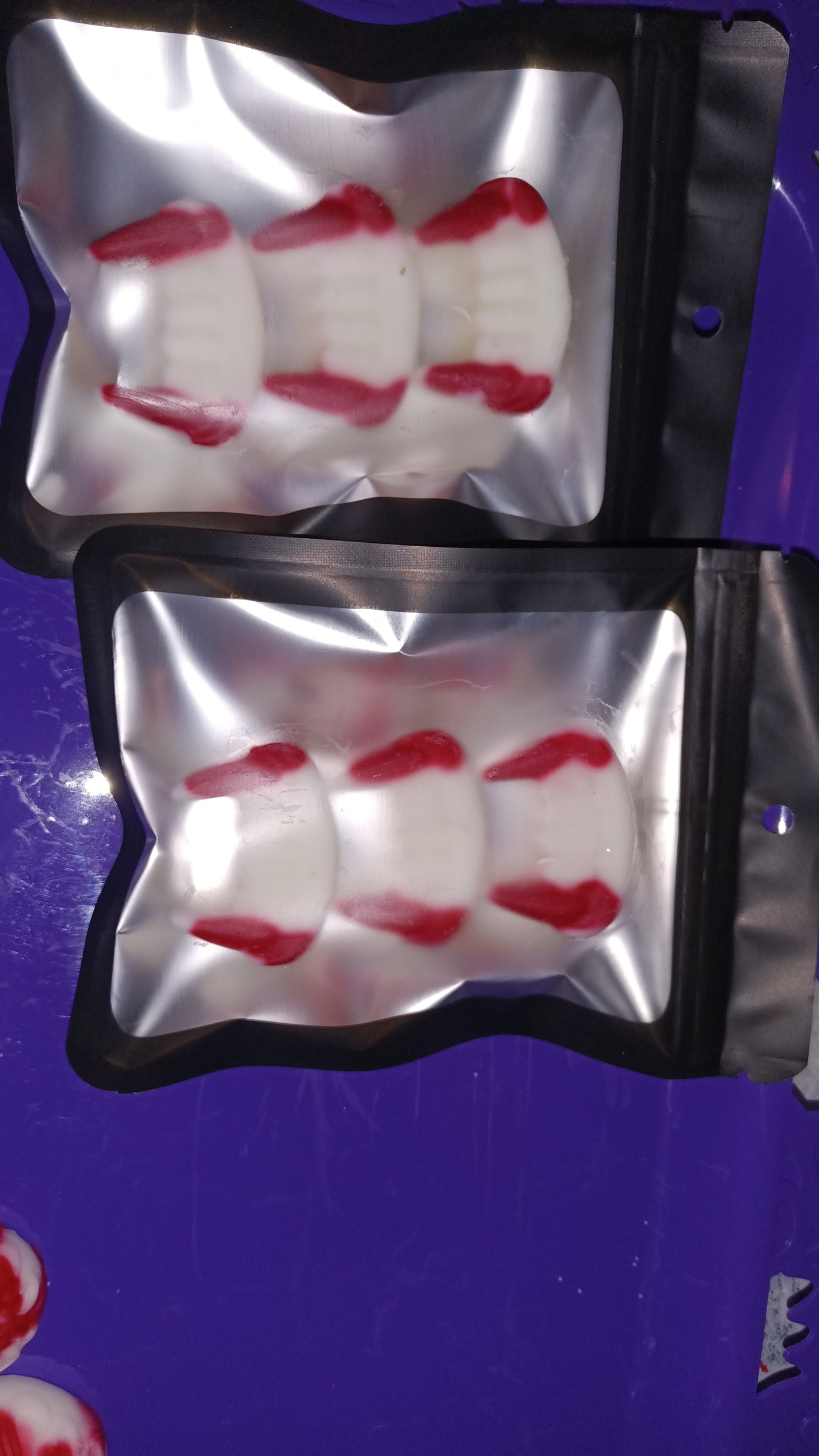 Skeleton, vampire teeth and brains 🧠wax melts