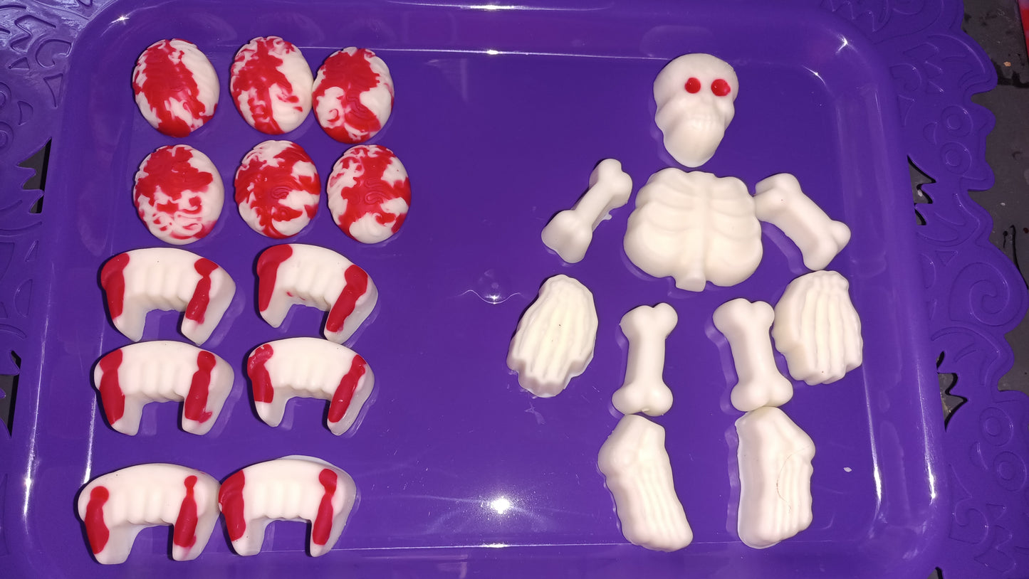 Skeleton, vampire teeth and brains 🧠 wax melts